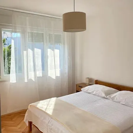 Suncani Stan U Gradu شقة شيبينيك