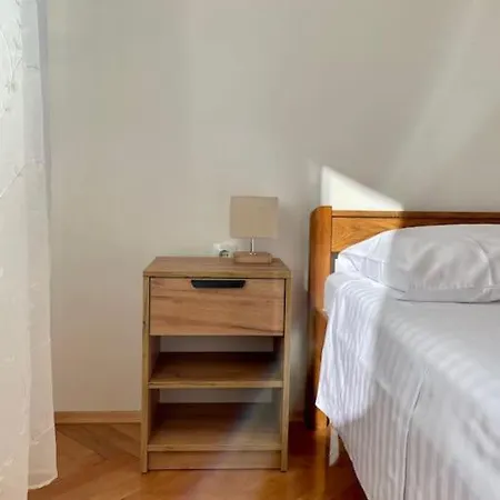 Suncani Stan U Gradu شقة *