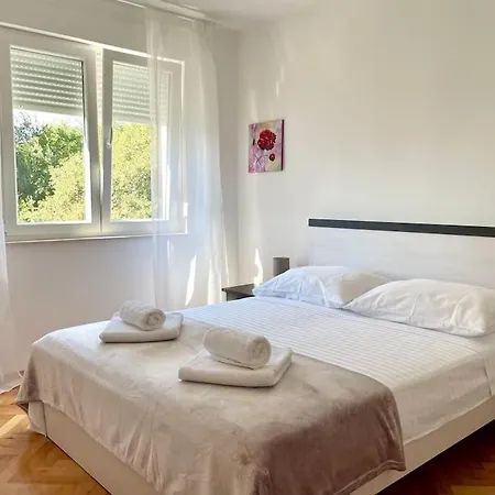 דירה Suncani Stan U Gradu שיבניק