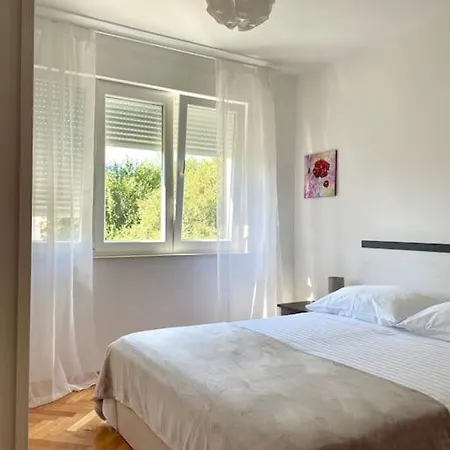 Daire Suncani Stan U Gradu Šibenik