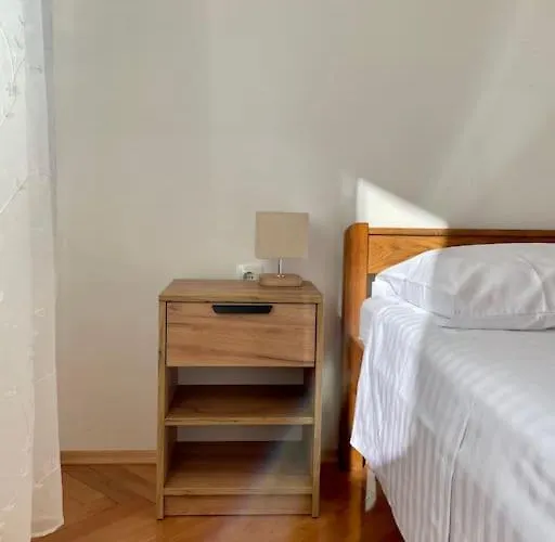 Suncani Stan U Gradu 公寓 *